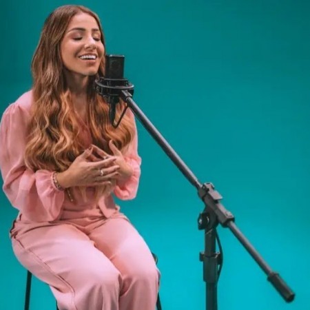 Cantora gospel Gabriela Rocha lan�a medley com sucessos do Renascer Praise