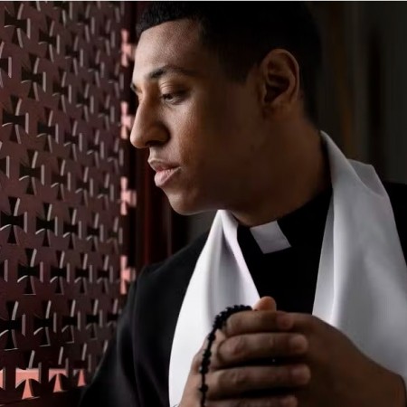 Por que a Igreja Cat�lica n�o recomenda confiss�es, batismos ou casamentos no S�bado Santo?