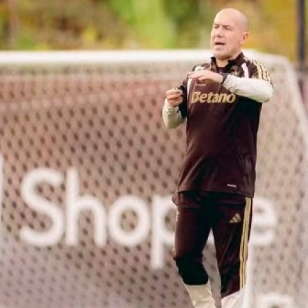 Leonardo Jardim completa um m�s de Fla com mudan�as na rotina e 1� instabilidade