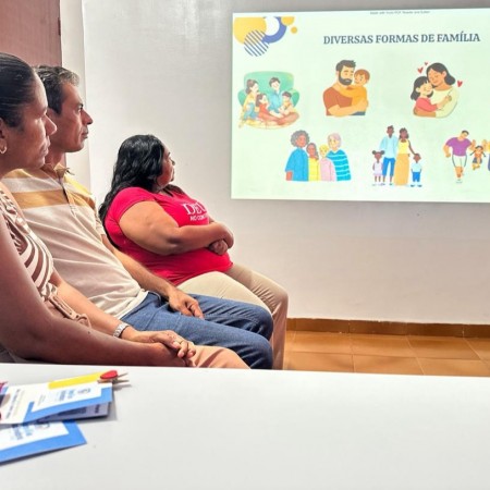 Novas fam�lias de Patos iniciam forma��o para o Servi�o de Fam�lia Acolhedora 