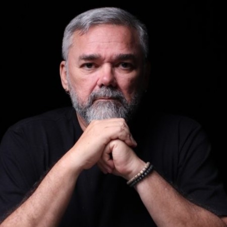 Escritor patoense lan�a pr�-venda de livro de poemas minimalistas 'S�S'