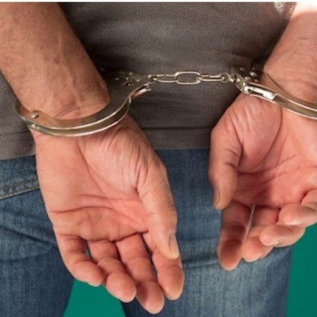 Homem � preso minutos ap�s furto em farm�cia no bairro Jatob�, em Patos