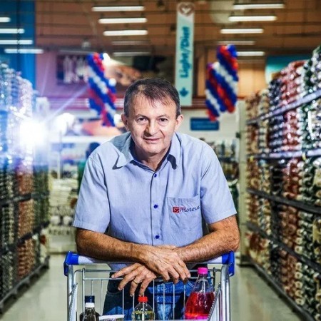 Ele foi garimpeiro e hoje fatura R$ 43 bilh�es com o terceiro maior supermercado do Brasil


