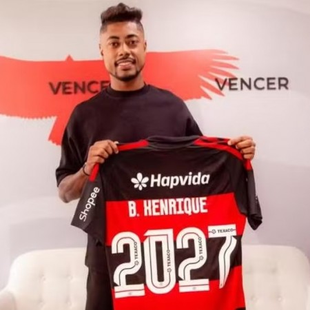 Flamengo anuncia renova��o com Bruno Henrique at� o final de 2027