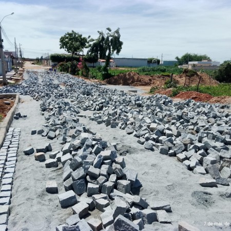 Ruas do bairro Jardim Europa recebem cal�amento em obra da Prefeitura de Patos
