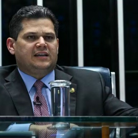 Alcolumbre promulga PL da Dosimetria que reduz penas de Bolsonaro e outros golpistas