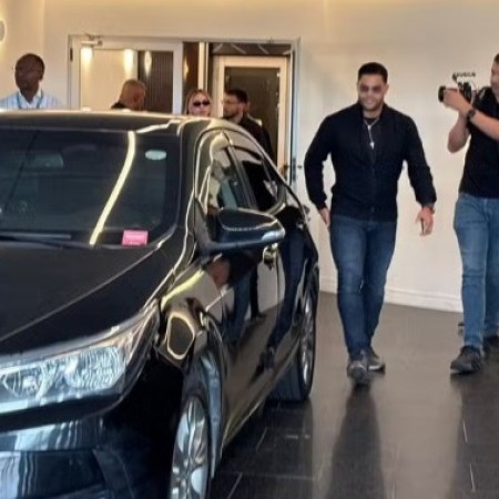 Hulk chega ao Rio para se apresentar ao Flu: 'Sonho � conquistar Libertadores'