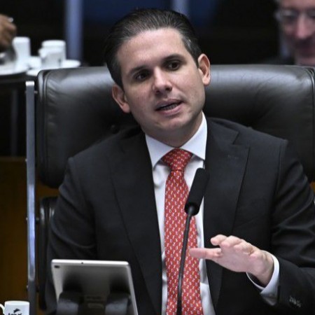 Reuni�o liderada por Hugo Motta avan�a acordo para jornada de 40 horas e dois dias de folga sem redu��o salarial