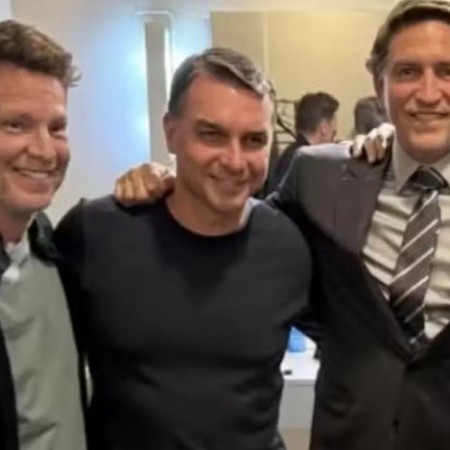 M�rio Frias contradiz Fl�vio e nega verba de Vorcaro no filme sobre Bolsonaro