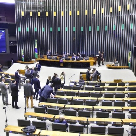 Parecer para fim da escala 6�1 � adiado em meio � press�o para transi��o de 10 anos