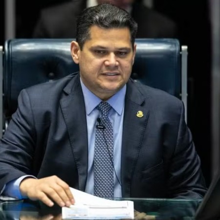 CPI do Master: Alcolumbre se nega a ler requerimento para instalar comiss�o