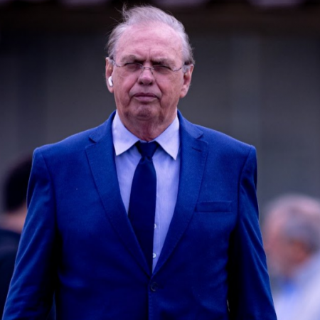 Corinthians leva transfer ban e est� impedido de contratar novos jogadores