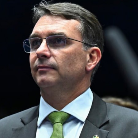 Opera��o da PF p�e em xeque vers�o de Fl�vio Bolsonaro sobre rela��o com Vorcaro