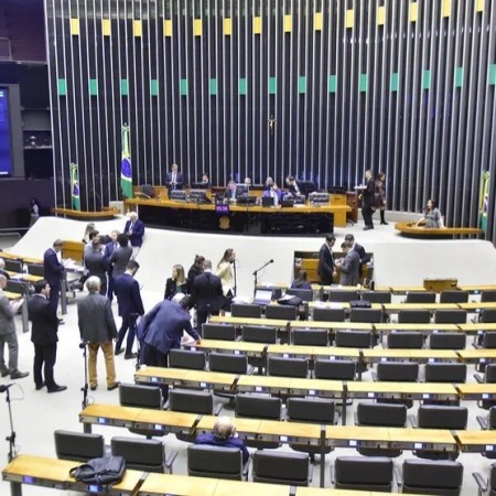 Comiss�o da C�mara aprova texto-base da PEC que acaba com escala 6x1