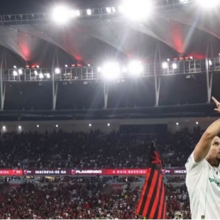 STJD absolve Paulinho, do Palmeiras, por gesto obsceno contra o Flamengo