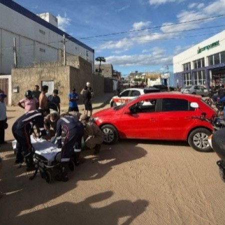 Jovem gr�vida sofre fratura ao transitar com moto na contram�o em Patos e colidir em ve�culo