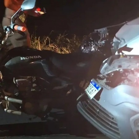 Colis�o entre carro e moto deixa um morto e um ferido na BR-230 entre Aparecida e Sousa