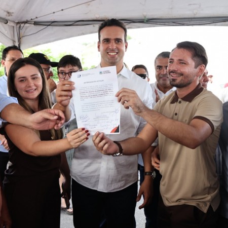 Prefeito de Cacimba de Areia assina ordem de servi�os com Lucas, fiscaliza obras e agradece parceira com o Estado