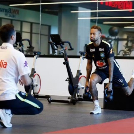 Neymar passa por exames, e CBF fala em 'boa evolu��o'