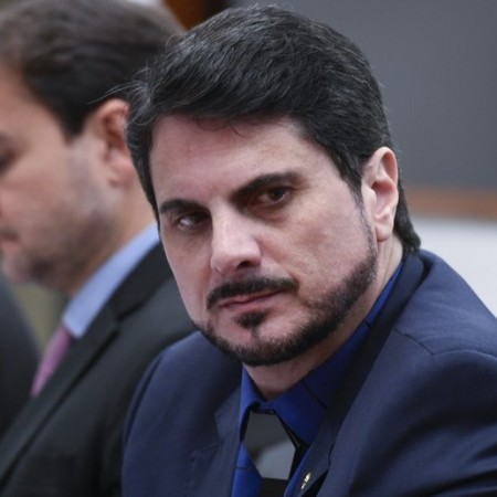 Marcos do Val retorna dos EUA e vai usar tornozeleira eletrnica
