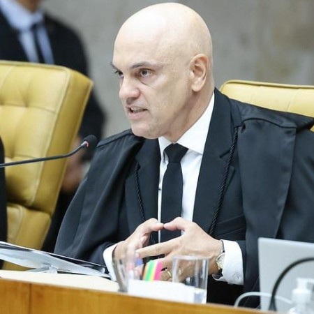 Alexandre de Moraes autoriza Bolsonaro deixar priso domiciliar para realizar exames aps novos problemas de sade