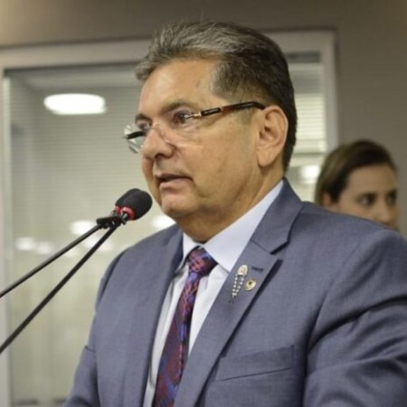 Adriano Galdino diz que aceitaria convite de Lula para ser candidato a governador pelo PT e garantir seu palanque na PB