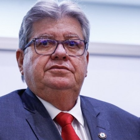 Aps cirurgia de retirada da vescula, governador Joo Azevdo tem alta prevista em dois dias