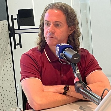 Veneziano defende definio at dezembro e diz que apoio a Lula  inegocivel