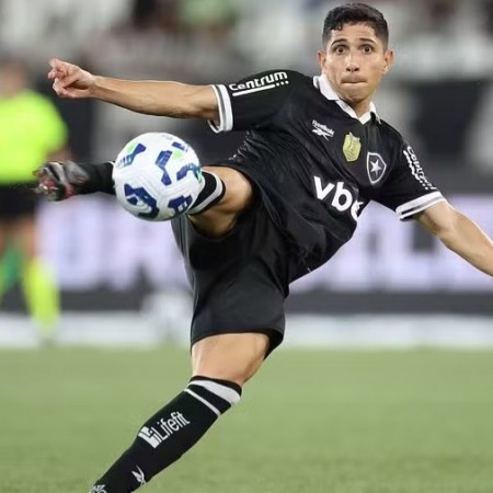 Bota aceita ofertas de R$ 44 milhes por Savarino; jogador decidir se sai ou fica