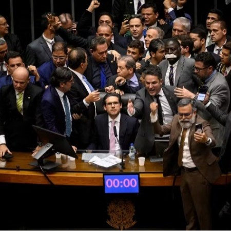 Sem consenso, Cmara decide no votar PEC que blinda parlamentares de decises da Justia