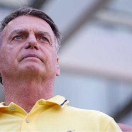 Bolsonaro responde por crimes previstos em lei que ele mesmo sancionou