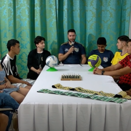 Professor realiza podcast com alunos de So Mamede para debater experincias esportivas