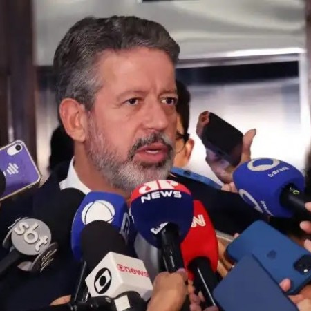 Enquanto Bolsonaro  julgado, Tarcsio Freitas e Arthur Lira articulam anistia
