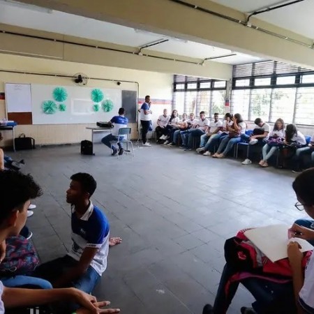 Projeto de lei que permite intervalos bblicos nas escolas  aprovado em Recife