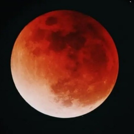 'Lua de Sangue': saiba como assistir ao vivo ao maior eclipse lunar do ano neste domingo