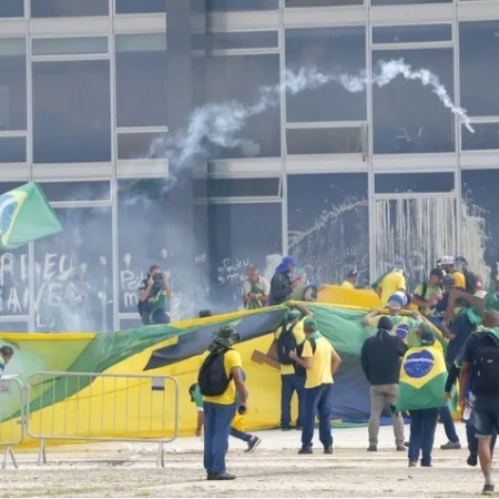 Ataques de 8 de Janeiro: 141 esto na cadeia e 44, em priso domiciliar