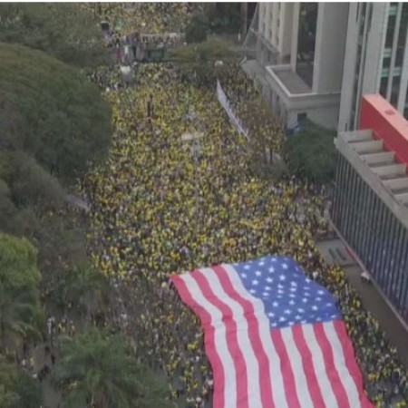 Patriotas de Bolsonaro celebram Independncia do Brasil com bandeiro dos EUA