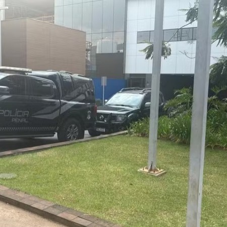 Bolsonaro passa mal, tem crise de vmito e  levado s pressas a hospital em Braslia