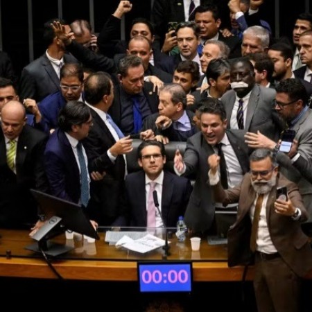 IMPUNIDADE: Cmara dos Deputados aprova PEC que blinda parlamentares de processos judiciais