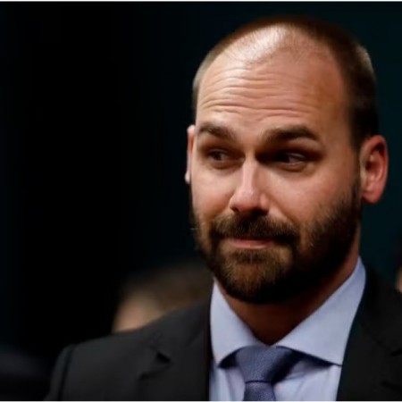 Hugo Motta abre caminho para cassao por faltas de Eduardo Bolsonaro aps barr-lo como lder da minoria 