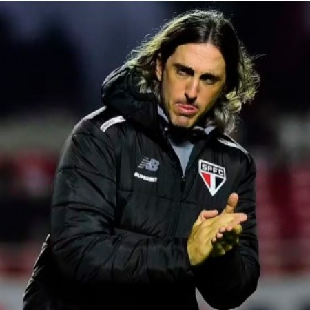 Fluminense encaminha acerto com o tcnico Lus Zubelda