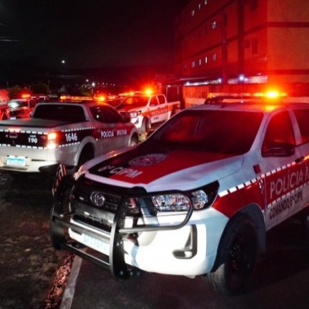 Homem mata irm, faz me de refm, atira em vizinhos e depois se mata aps surto 