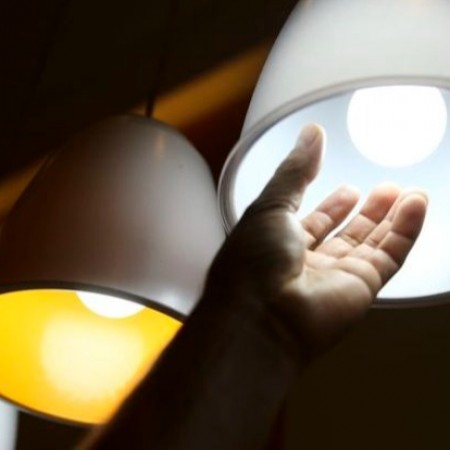 Aneel reajusta bandeira tarifria para outubro e conta de luz vai ficar mais barata