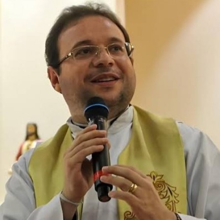 Padre Fabrcio tem atuao suspensa em Pernambuco aps ser cogitada sua candidatura ao Senado