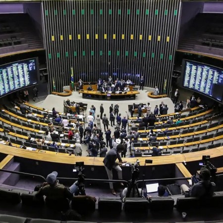 Deputados perdem milhares de seguidores nas redes sociais aps aprovao da PEC da Blindagem