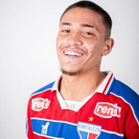 Lateral-esquerdo Riquelme de Sousa  o 8 reforo do Nacional de Patos para 2026