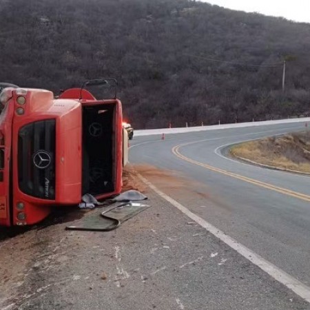 PRF interdita Serra de Santa Luzia devido a derramamento de combustvel na BR-230 
