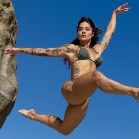 Aline Campos relembra o tempo de bailarina do Fausto com muita elasticidade