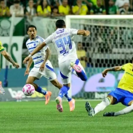PC de Oliveira diz que Gmez, do Palmeiras, deveria ter sido expulso por fora excessiva