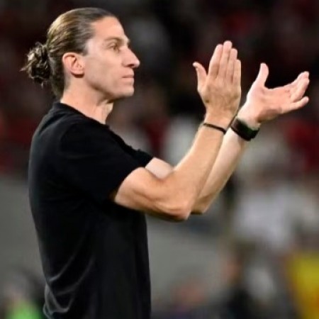 Ida  final da Libertadores pressiona Flamengo por valorizao a Filipe Lus